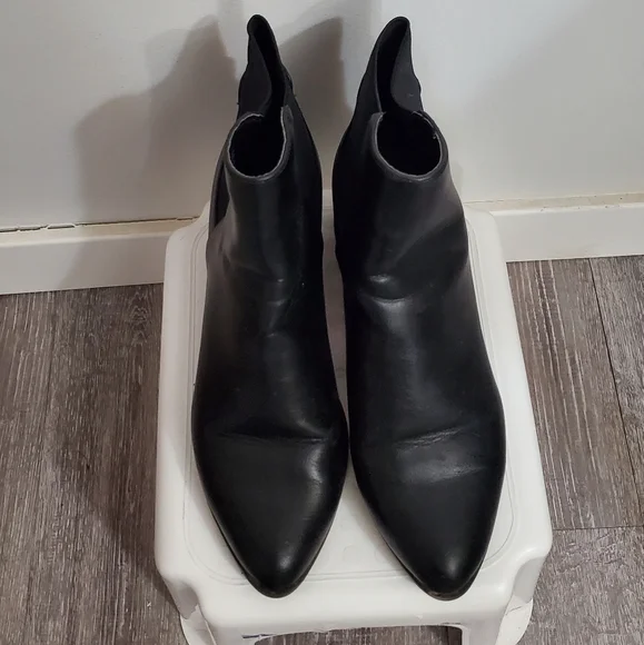 Boot - Picture 1 of 3